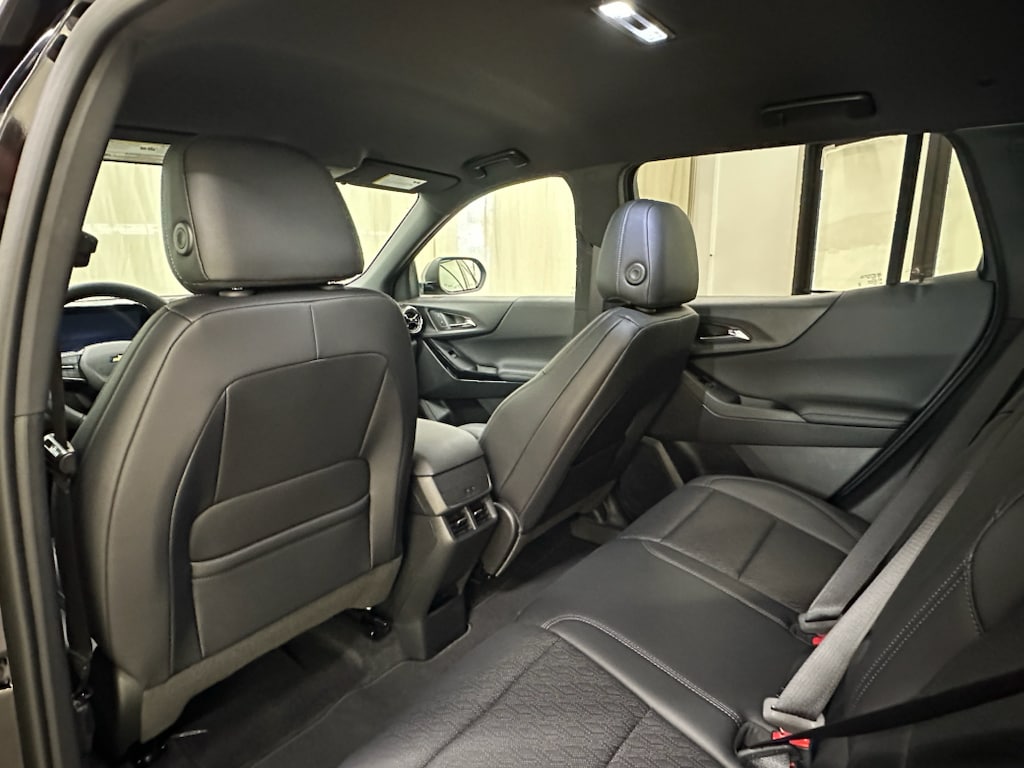2027 Chevrolet Equinox LT - Photo 20