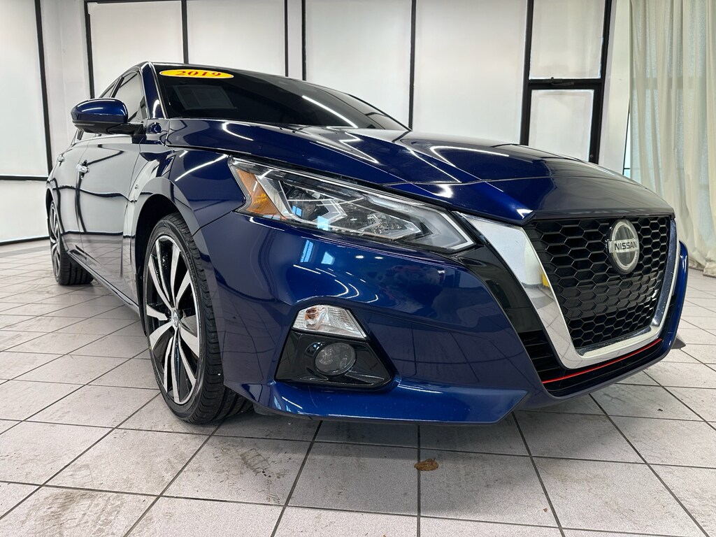 2019 Nissan Altima 2.5 Platinum photo 2