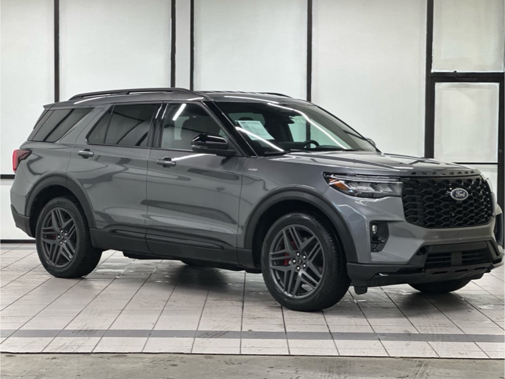 2025 Ford Explorer ST-LINE's photo