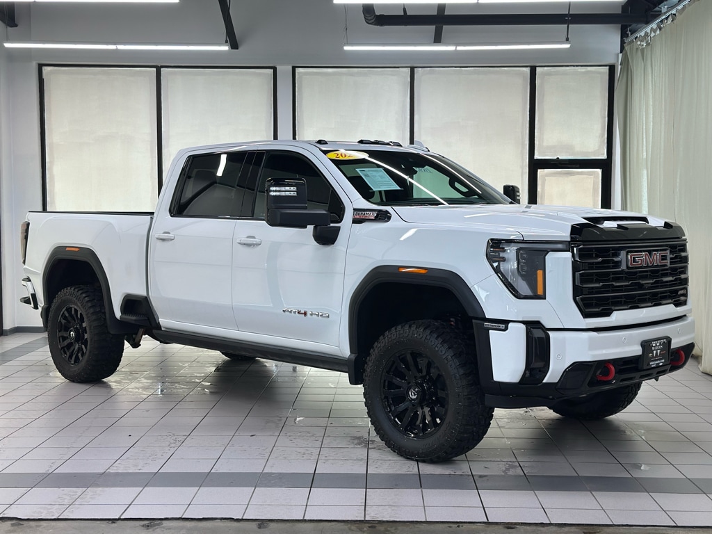 2024 GMC Sierra AT4 4WD Crew Cab Standard Box's photo