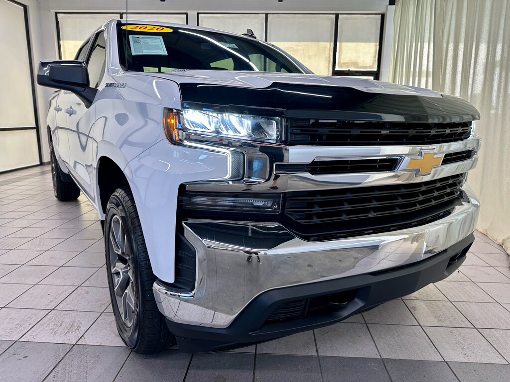 2020 Chevrolet Silverado LT photo 2