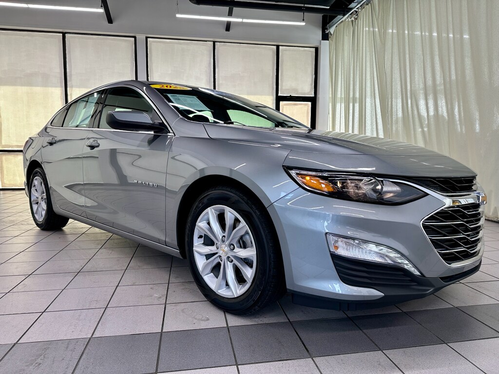 2025 Chevrolet Malibu 1LT photo 3