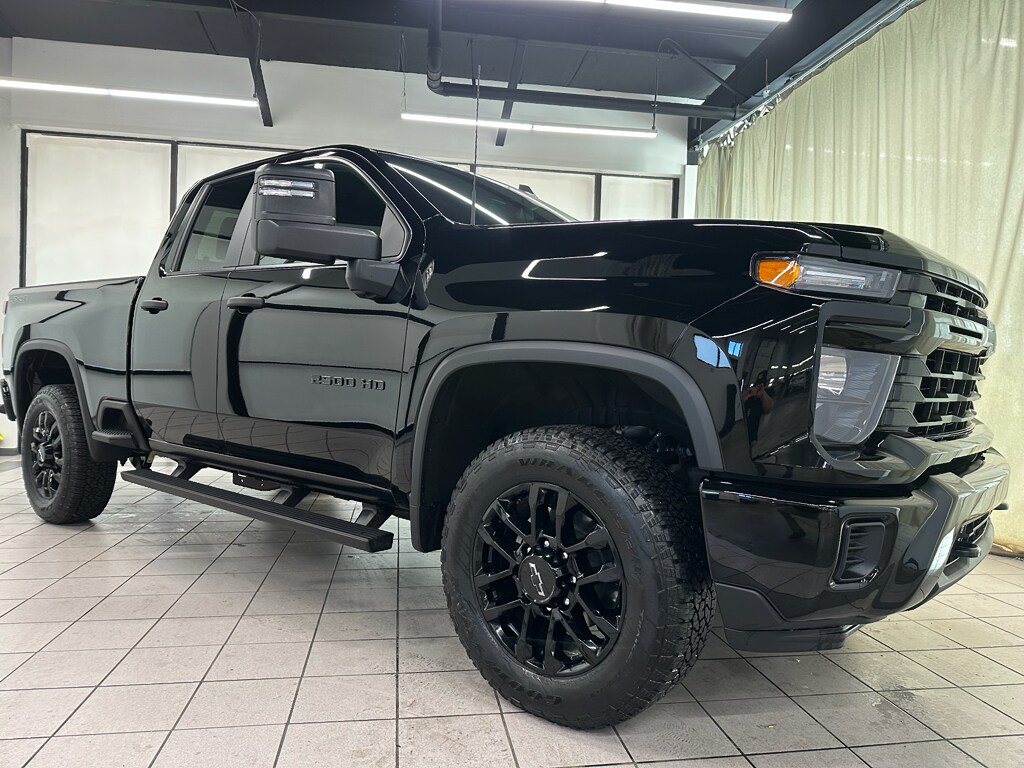 2026 Chevrolet Silverado 2500HD Custom photo 3