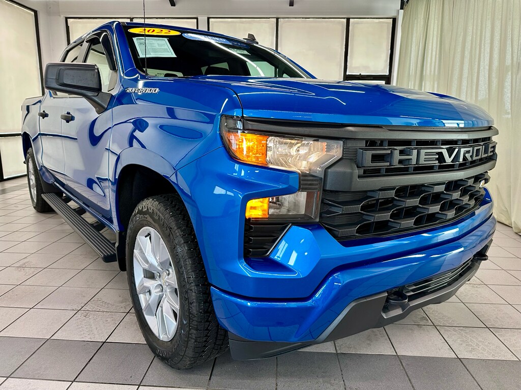 2022 Chevrolet Silverado Custom photo 2