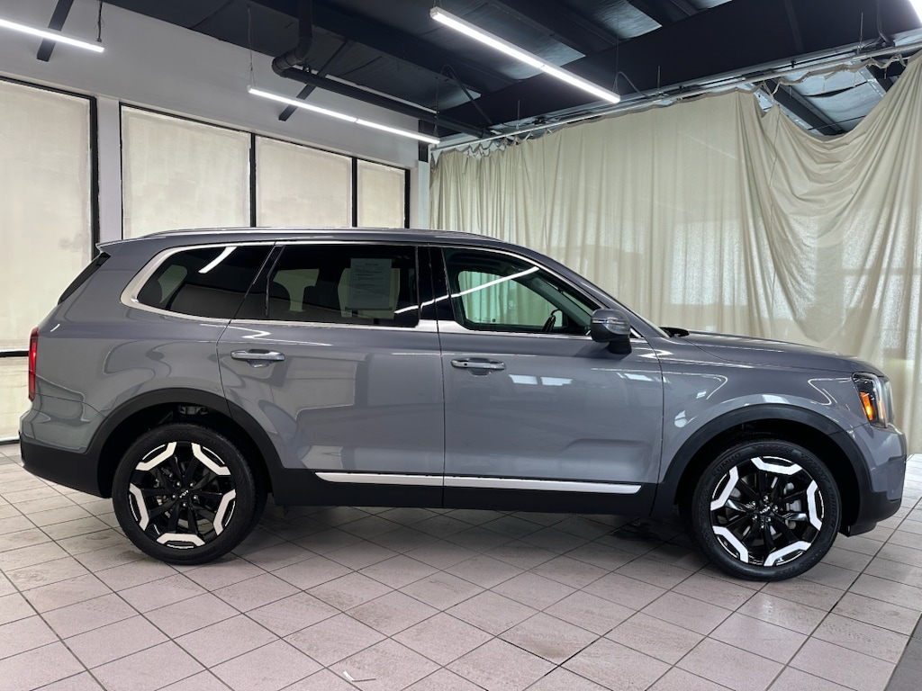 Used 2025 Kia Telluride S SUV