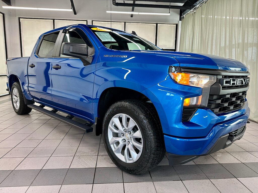 2022 Chevrolet Silverado Custom photo 3