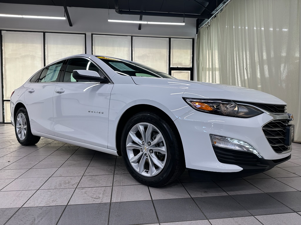 2025 Chevrolet Malibu 1LT photo 3