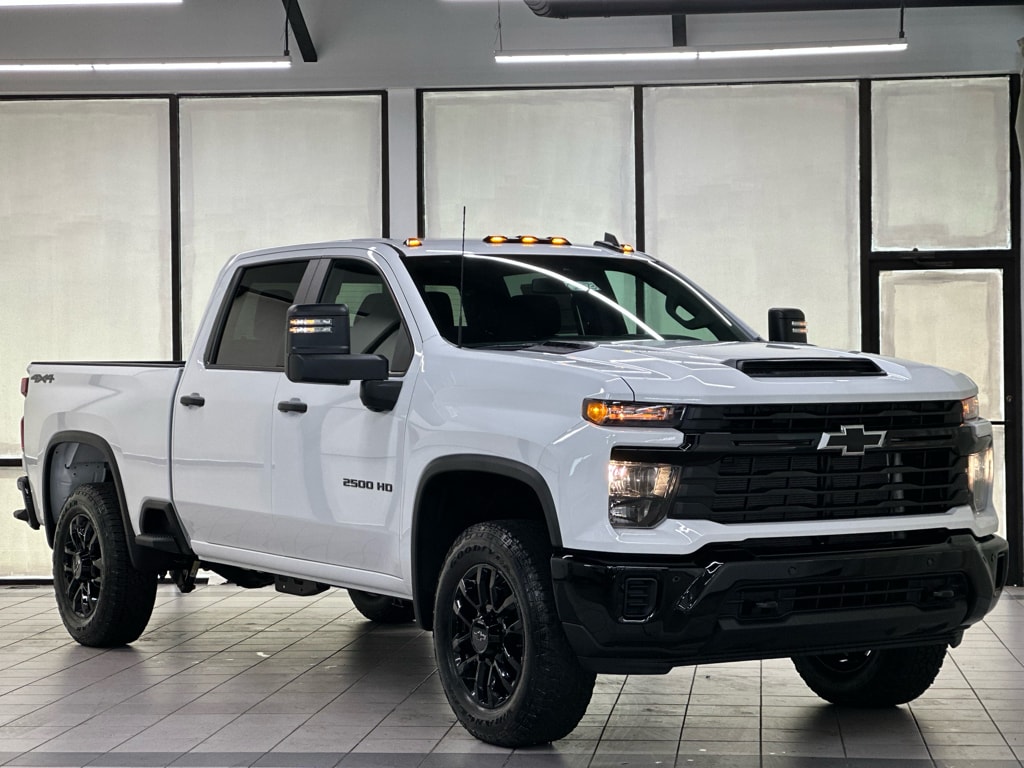 2026 Chevrolet Silverado HD Custom 4WD Crew Cab Standard Box's photo