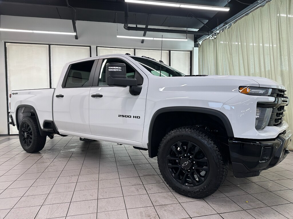 2026 Chevrolet Silverado 2500HD Custom photo 3