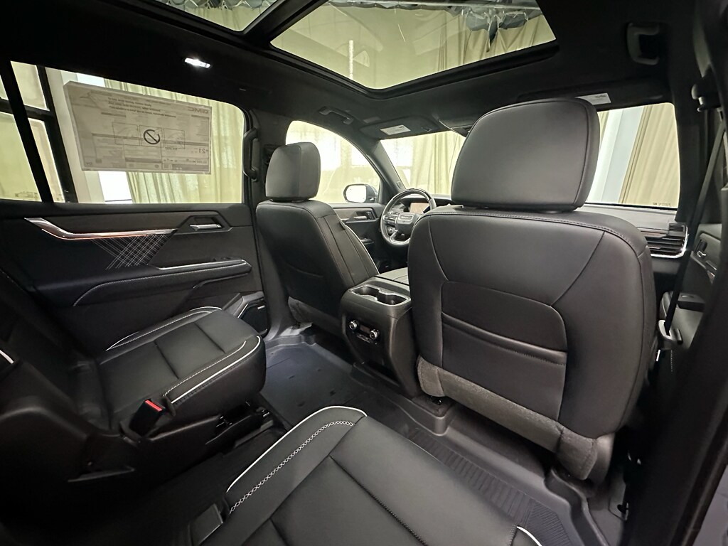 2026 GMC Acadia Denali - Photo 19