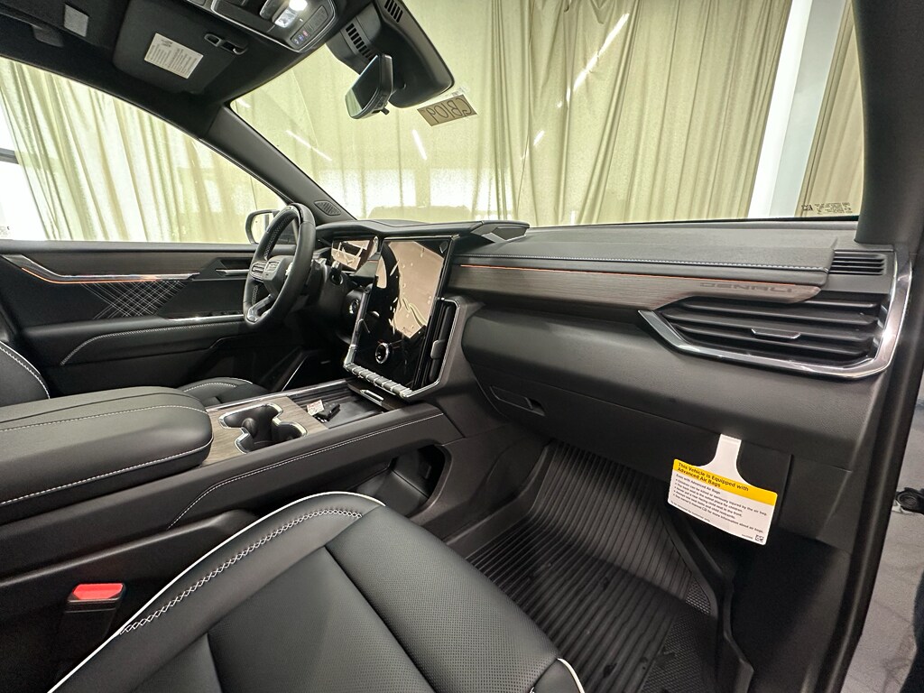 2026 GMC Acadia Denali - Photo 17