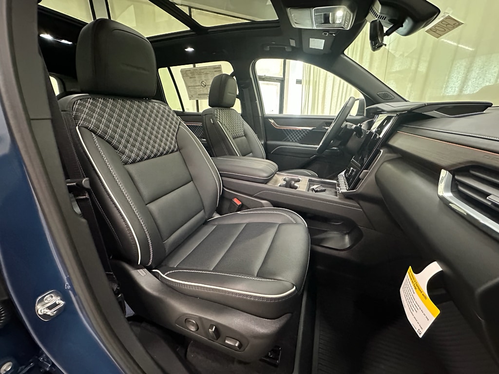 2026 GMC Acadia Denali - Photo 18