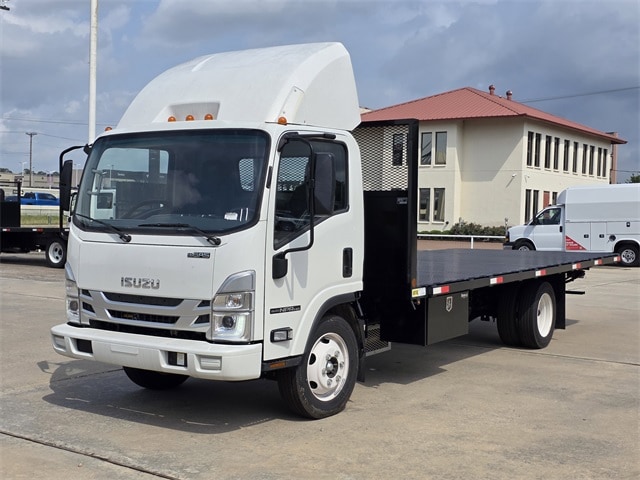 2024 Isuzu NPR HD's photo