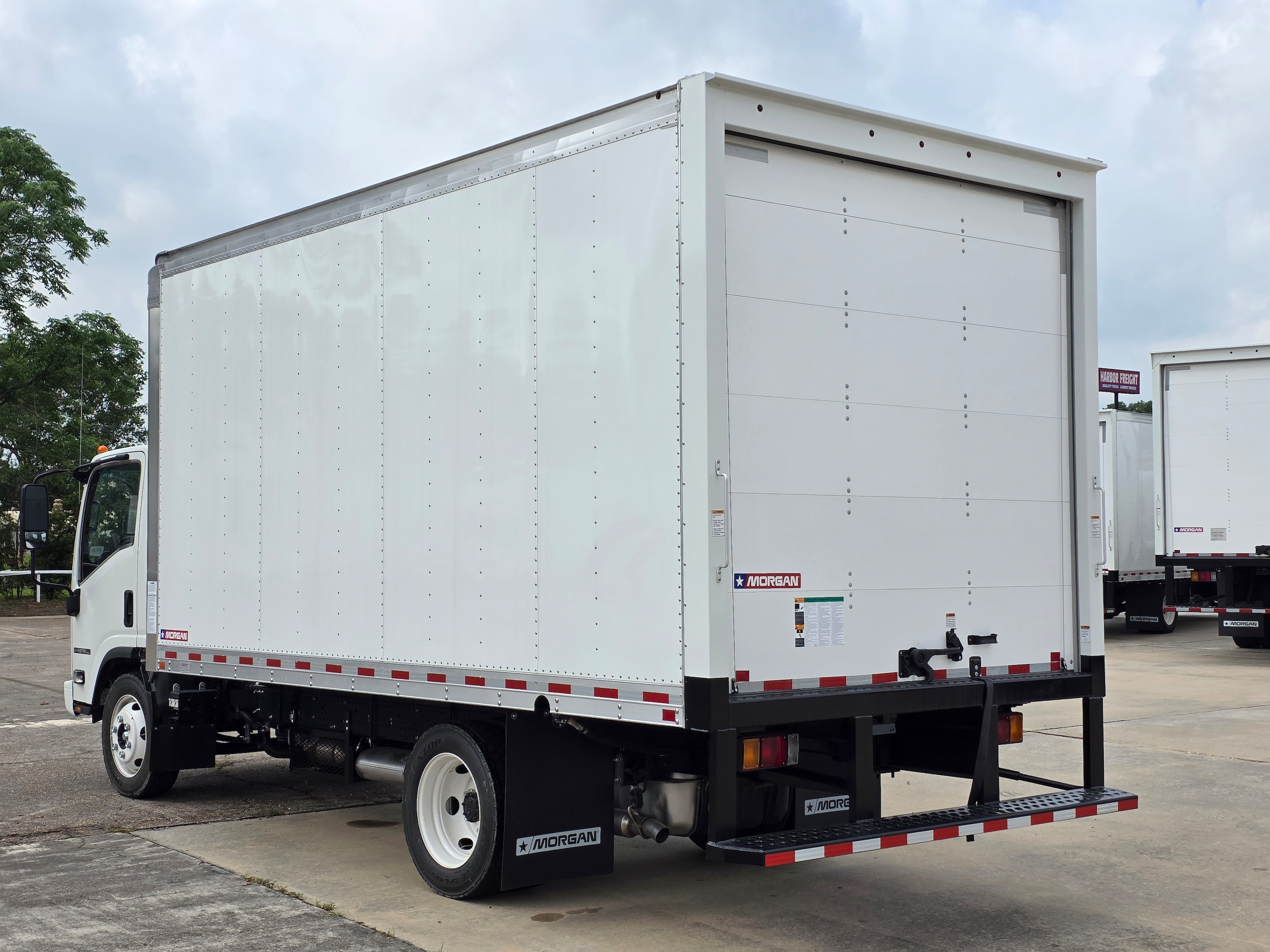 2024 Isuzu NPR HD - Photo 3