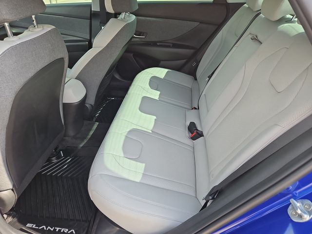 2022 Hyundai Elantra Limited - Photo 15