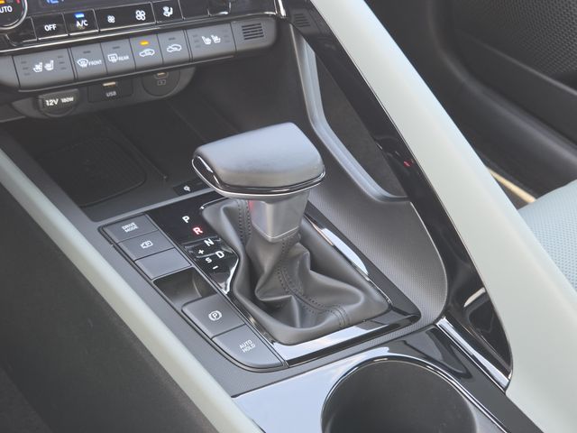 2025 Hyundai Elantra Limited - Photo 6