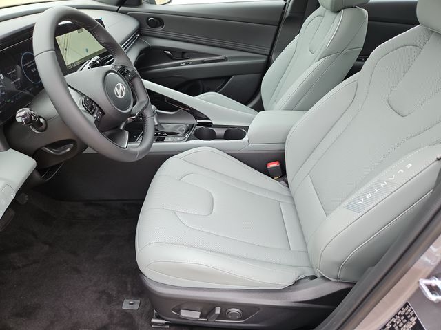 2025 Hyundai Elantra Limited - Photo 18