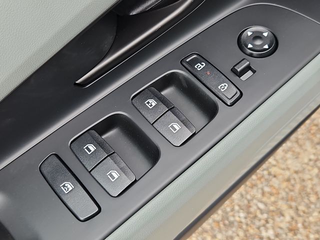 2025 Hyundai Elantra Limited - Photo 25