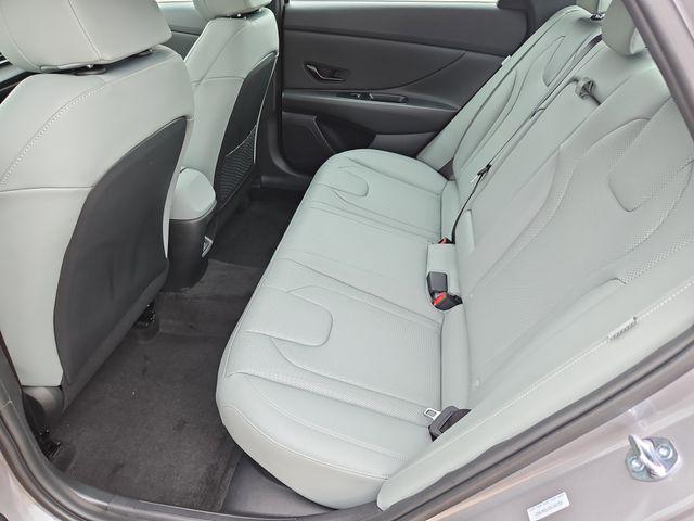 2025 Hyundai Elantra Limited - Photo 12