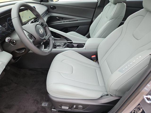 2025 Hyundai Elantra Limited - Photo 10