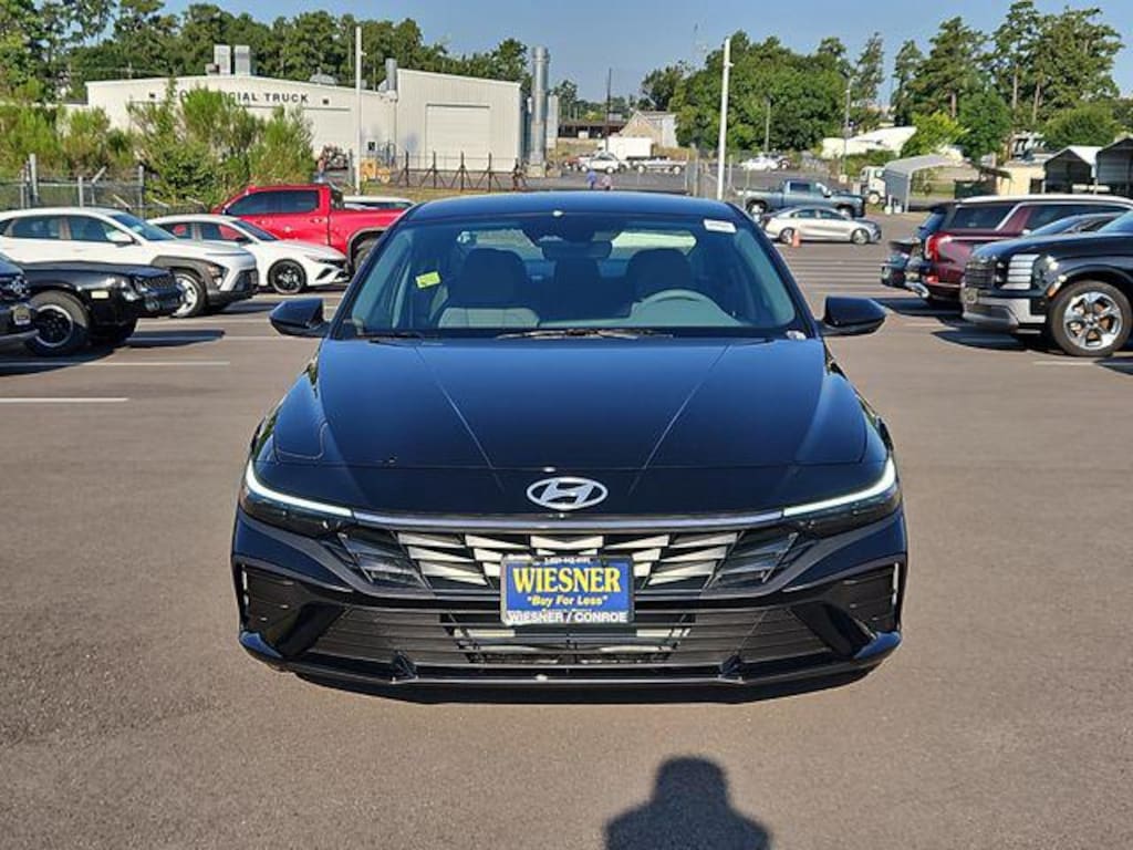 New 2026 Hyundai Elantra SE Sedan