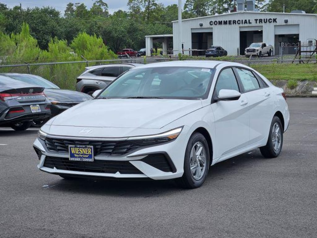 New 2026 Hyundai Elantra SE Sedan
