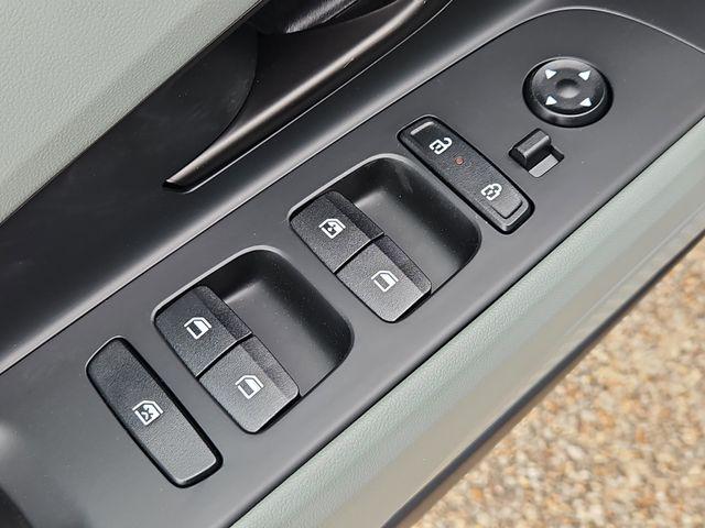 2025 Hyundai Elantra Limited - Photo 17