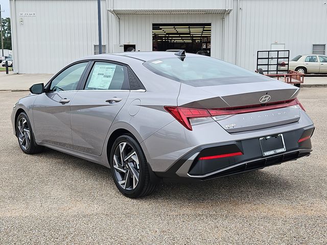 2025 Hyundai Elantra Limited - Photo 13