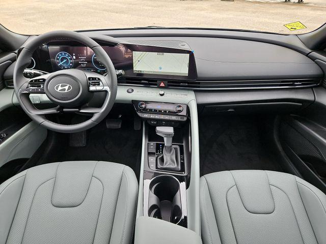 2025 Hyundai Elantra Limited - Photo 9
