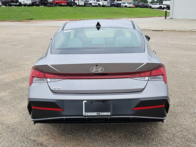 2025 Hyundai Elantra Limited - Photo 11
