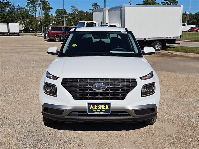 2026 Hyundai Venue SE photo 2