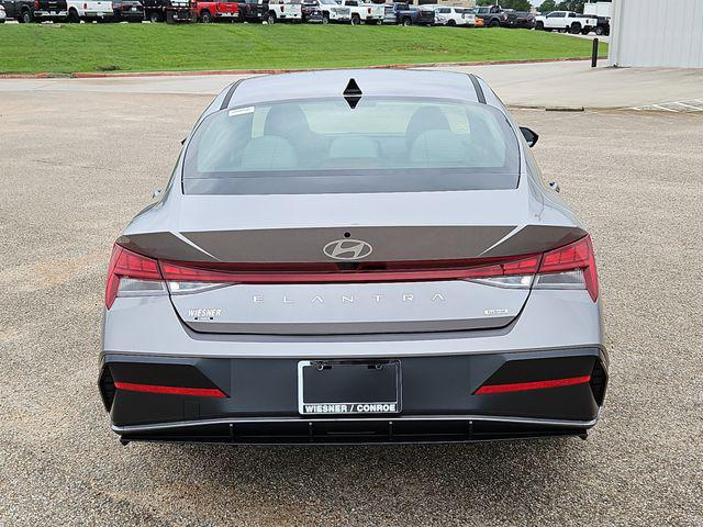 2025 Hyundai Elantra Limited - Photo 6
