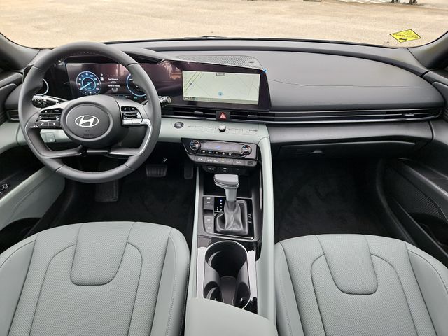 2025 Hyundai Elantra Limited - Photo 17