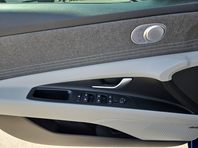 2022 Hyundai Elantra Limited - Photo 13