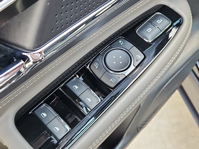 2025 Lincoln Corsair Premiere - Photo 17