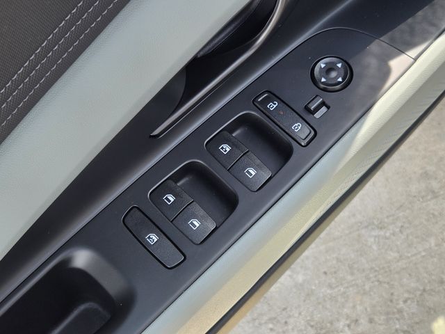 2025 Hyundai Elantra Limited - Photo 8