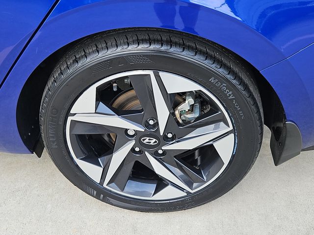 2022 Hyundai Elantra Limited - Photo 8