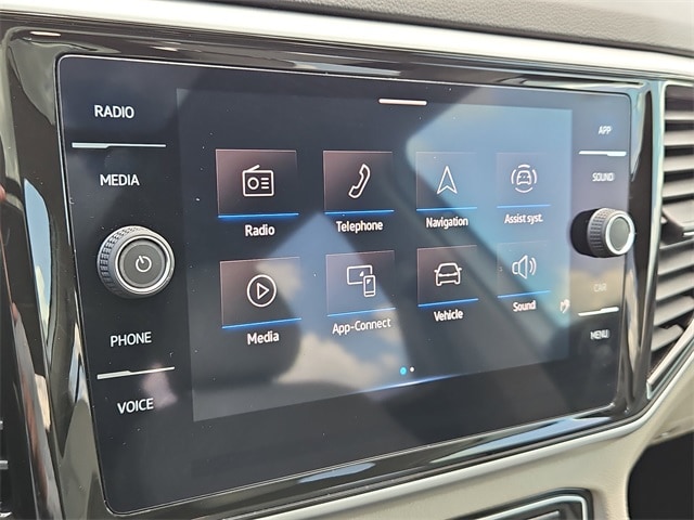 Used 2022 Volkswagen Atlas SE w/Tech with VIN 1V2JR2CA2NC540190 for sale in Conroe, TX