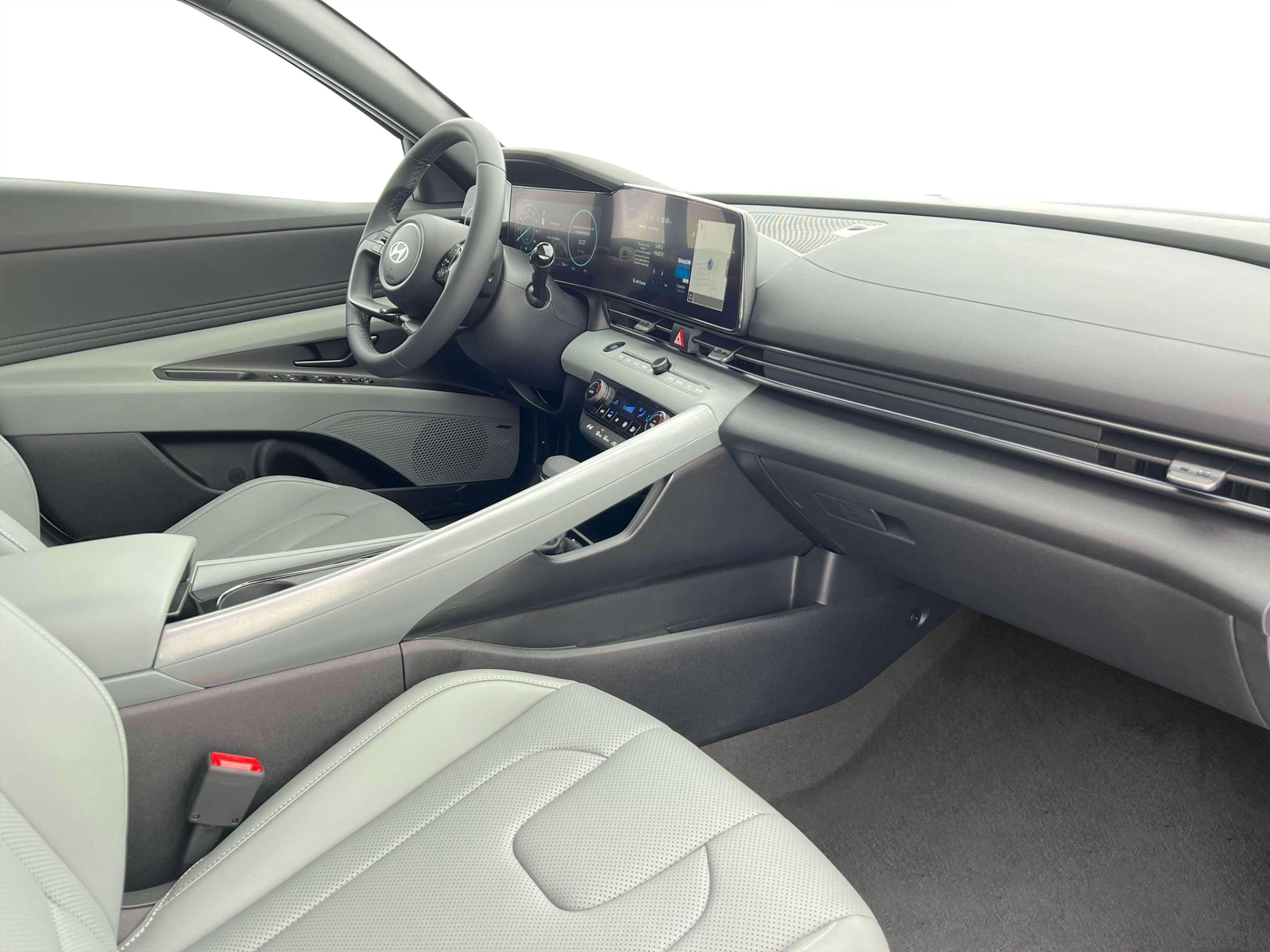 2025 Hyundai Elantra Limited - Photo 15