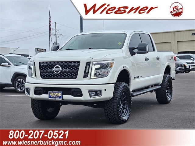 2019 Nissan Titan PRO-4X's photo
