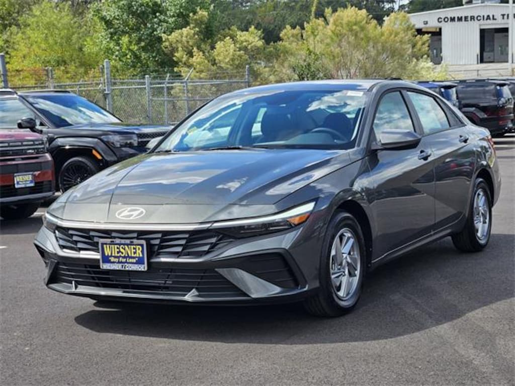 New 2025 Hyundai Elantra SE Sedan