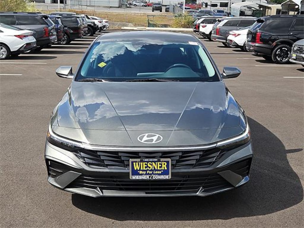 New 2025 Hyundai Elantra SE Sedan