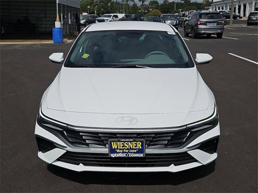 New 2025 Hyundai Elantra SE Sedan