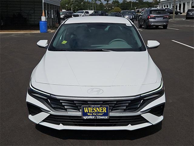 2025 Hyundai Elantra SE photo 2