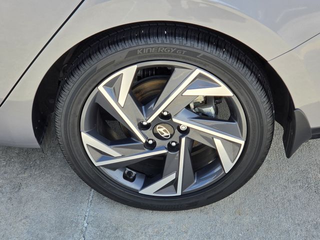 2025 Hyundai Elantra Limited - Photo 36