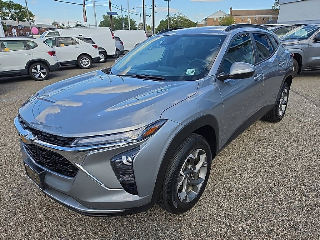 2024 Chevrolet Trax LT - Photo 6