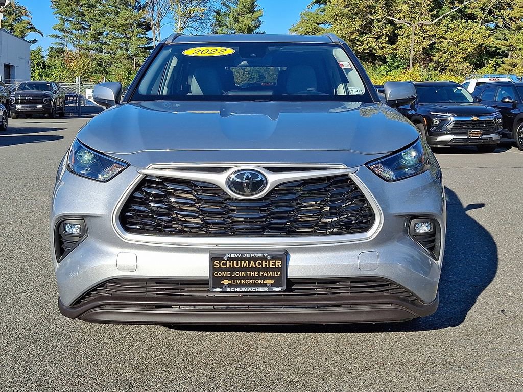 2022 Toyota Highlander XLE photo 2