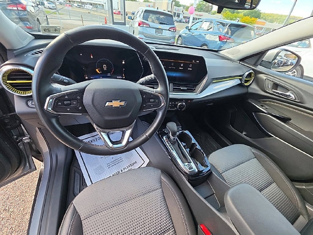 2024 Chevrolet Trax LT - Photo 8