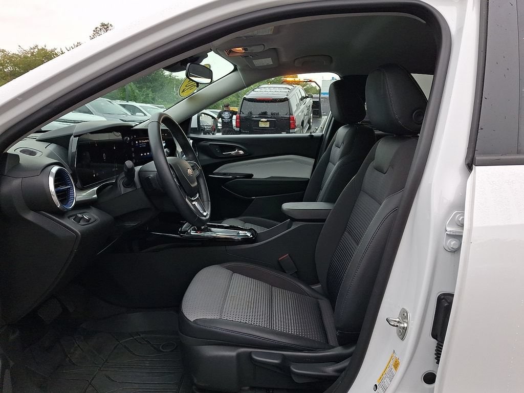 2024 Chevrolet Trax LT - Photo 13
