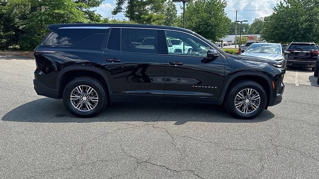 2024 Chevrolet Traverse LS - Photo 6